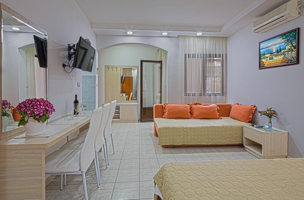 Guest House Harmonia Budva Exterior photo