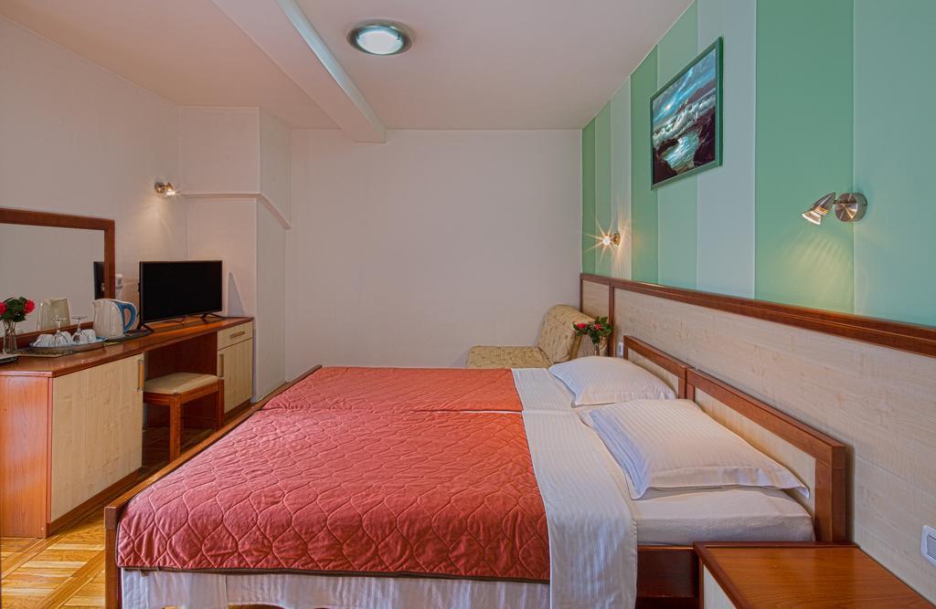 Guest House Harmonia Budva Exterior photo